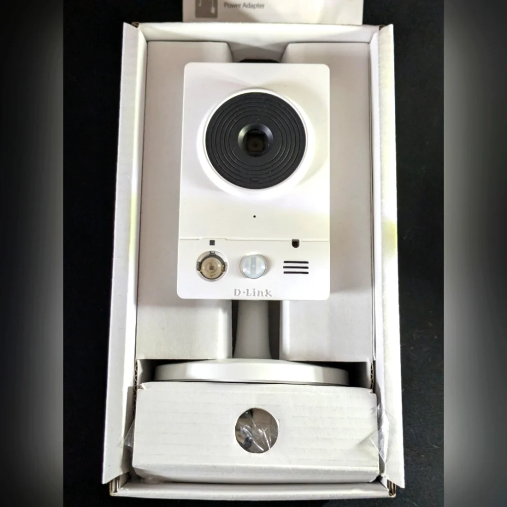 D-Link White Security Camera New In Box - Picture 1 of 10